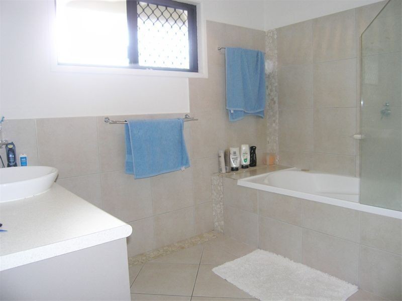 50 Oloway Crescent, Alexandra Headland QLD 4572