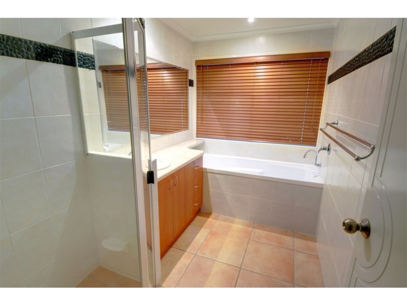 11 Cootamundra, Mountain Creek QLD 4557