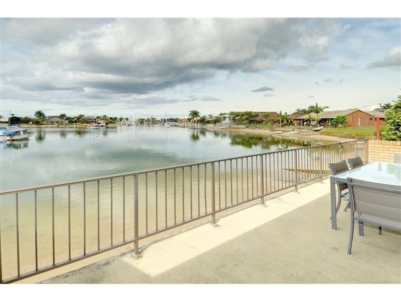 2/15 Carinya Street, Mooloolaba QLD 4557