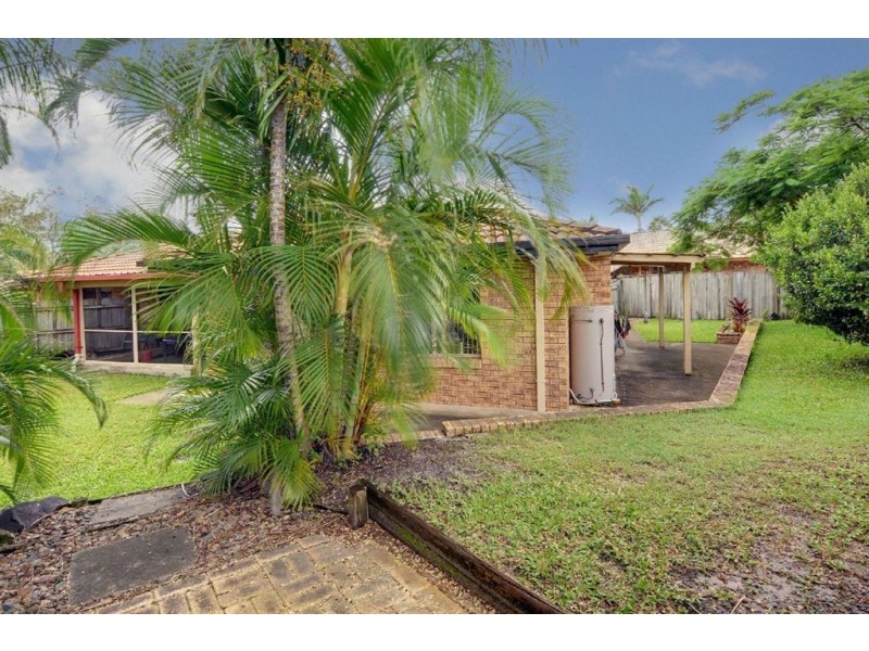 2/143 Amarina ave, Mooloolaba QLD 4557