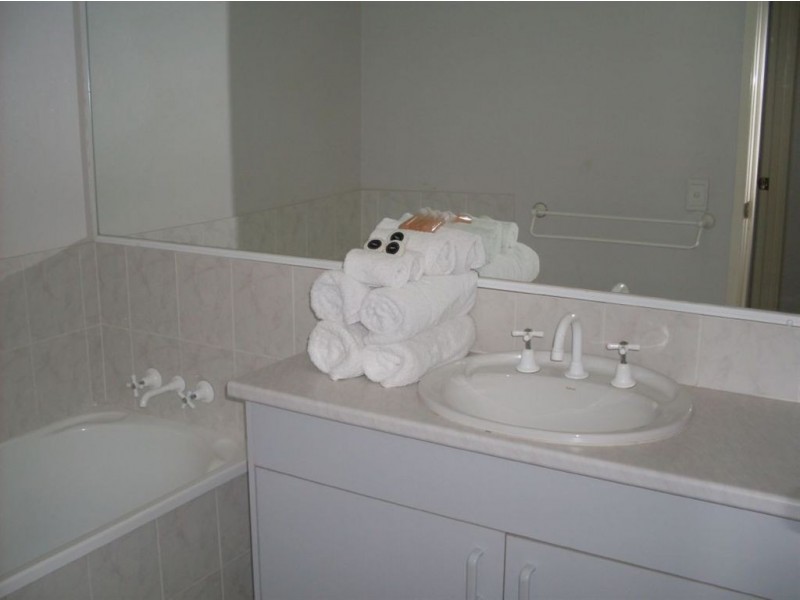 2/145 Lowanna Dr, Buddina QLD 4575