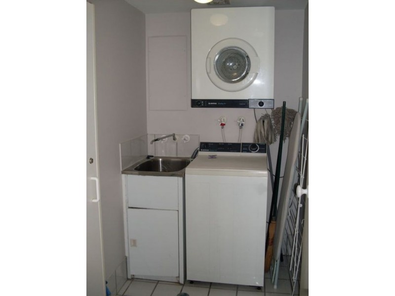 2/145 Lowanna Dr, Buddina QLD 4575