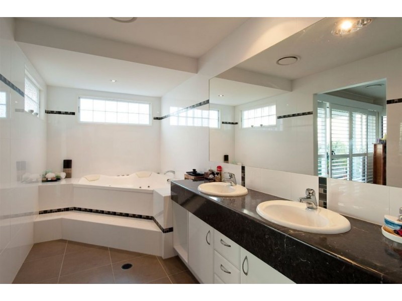 31 Admiralty Drive, Alexandra Headland QLD 4572