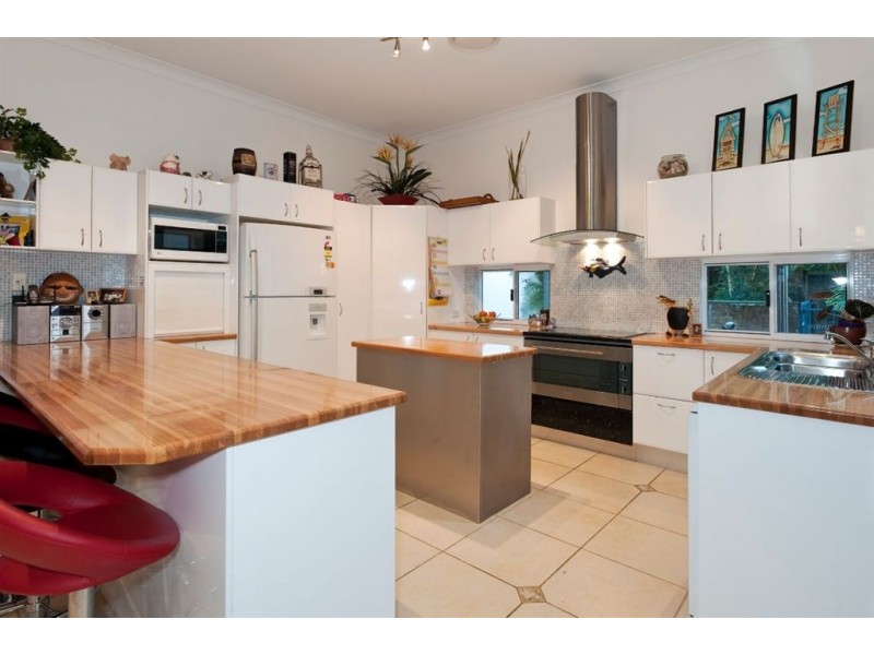 31 Admiralty Drive, Alexandra Headland QLD 4572