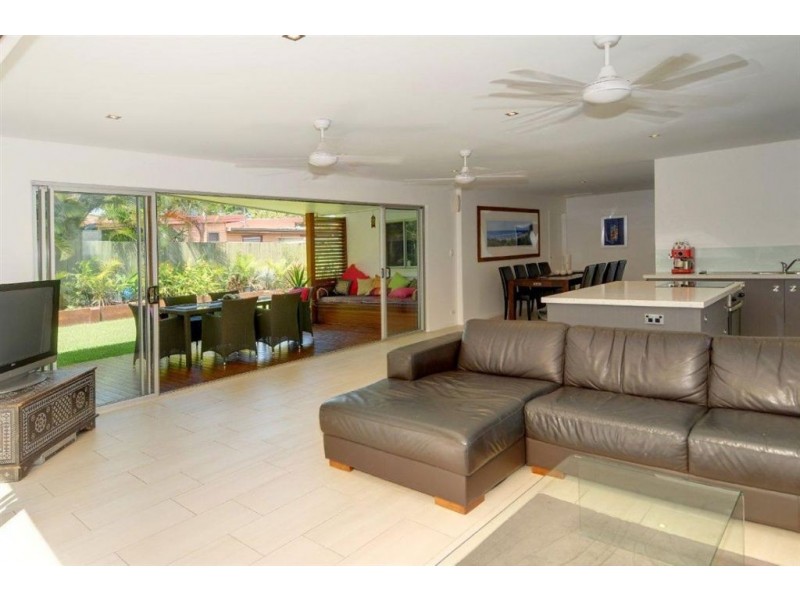 12 Hibiscus Ave, Mooloolaba QLD 4557