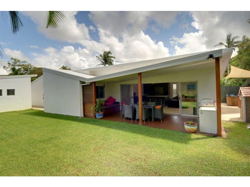 12 Hibiscus Ave, Mooloolaba QLD 4557