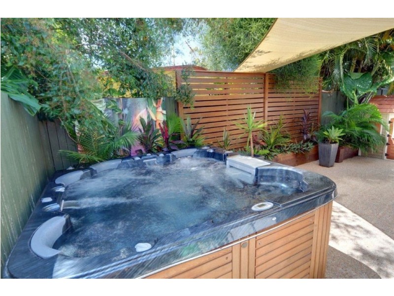 12 Hibiscus Ave, Mooloolaba QLD 4557