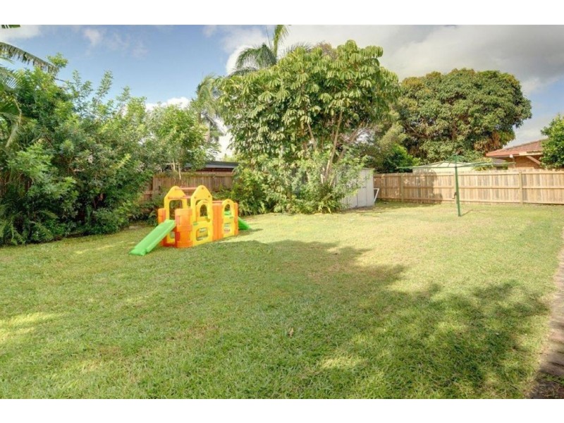 8 Ilaroo Cr, Warana QLD 4575