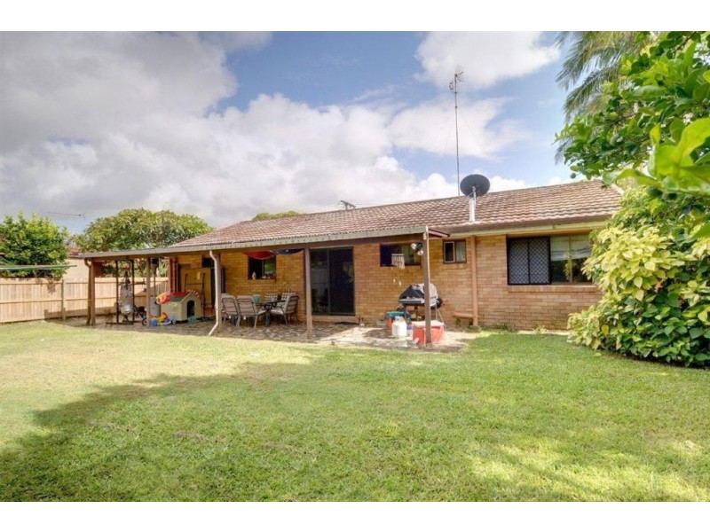 8 Ilaroo Cr, Warana QLD 4575