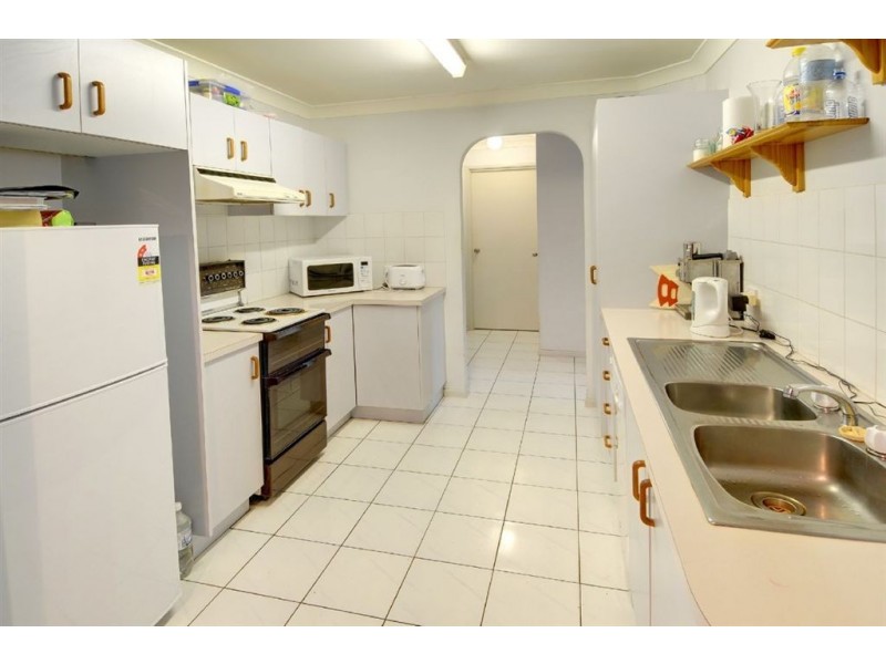 2/143 Amarina Avenue, Mooloolaba QLD 4557