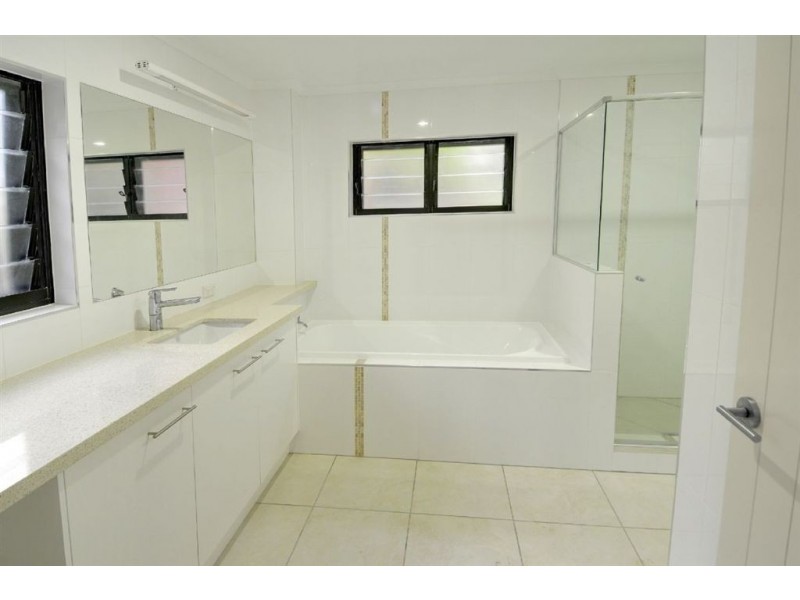 25 Plantation Parade, Buderim QLD 4556