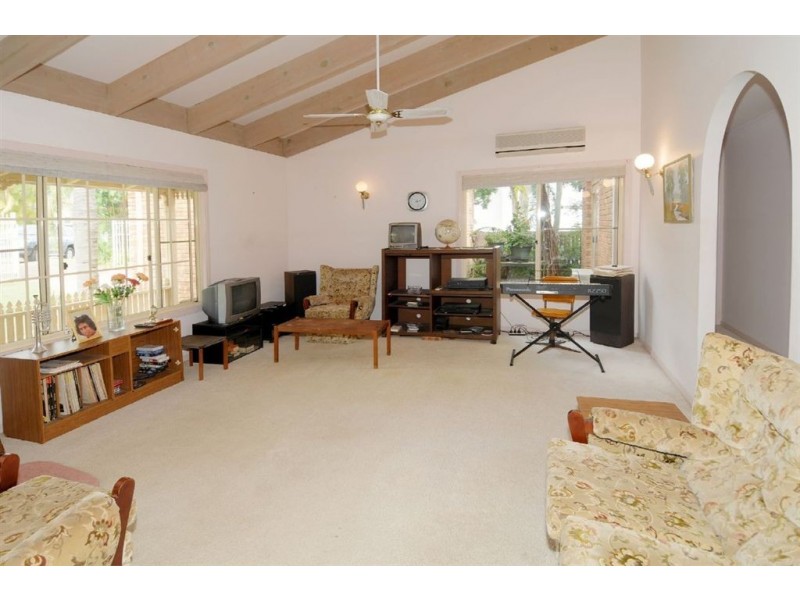 7 Warrina St, Mooloolaba QLD 4557