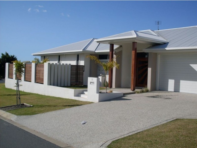 1 Robur Crt, Mountain Creek QLD 4557