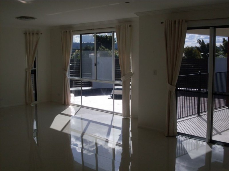 1 Robur Crt, Mountain Creek QLD 4557