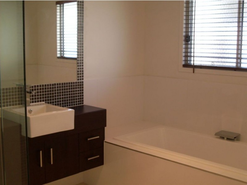 1 Robur Crt, Mountain Creek QLD 4557