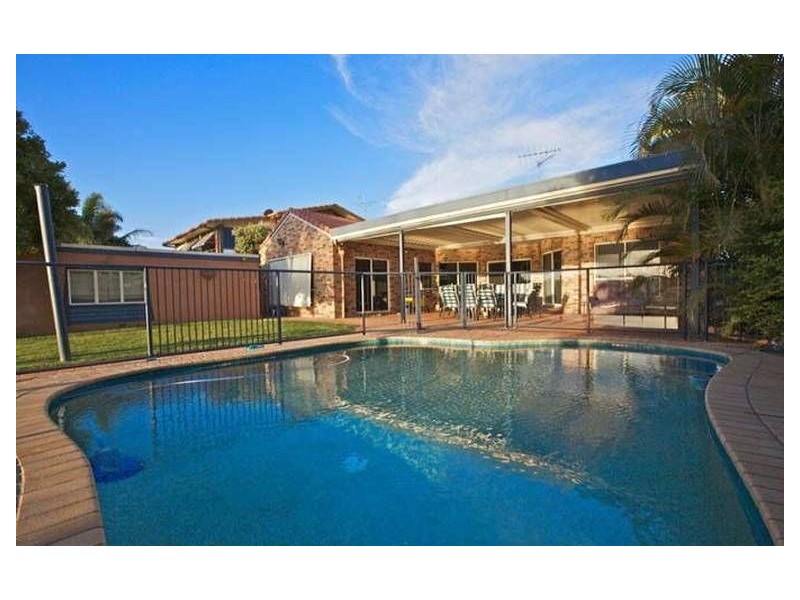 8 Carwoola Crescent, Mooloolaba QLD 4557