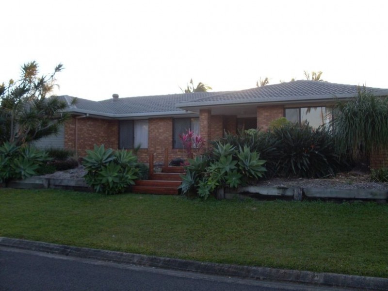 2 Applegin Crt, Mooloolaba QLD 4557