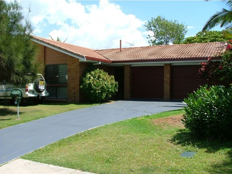 15 Bandaroo St, Warana QLD 4575