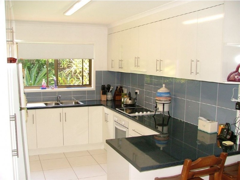 15 Bandaroo St, Warana QLD 4575
