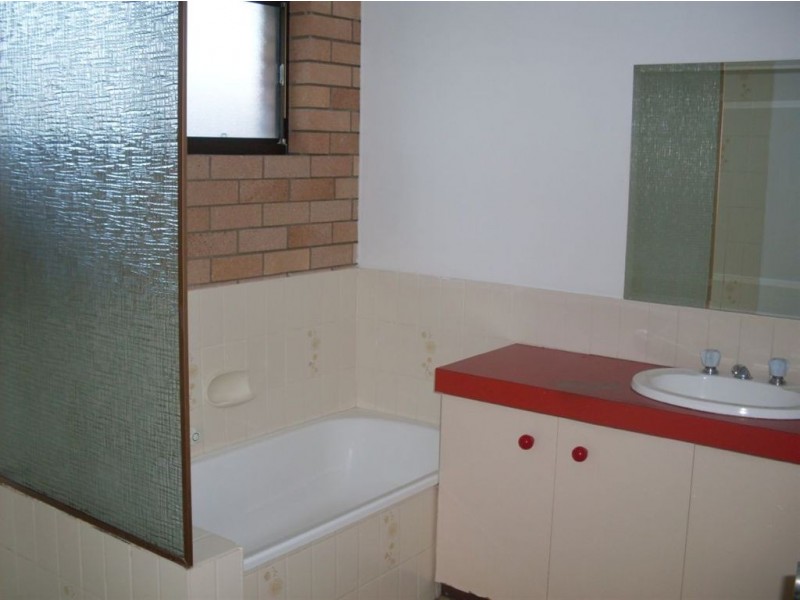 1/34 Goonawarra Dr, Mooloolaba QLD 4557