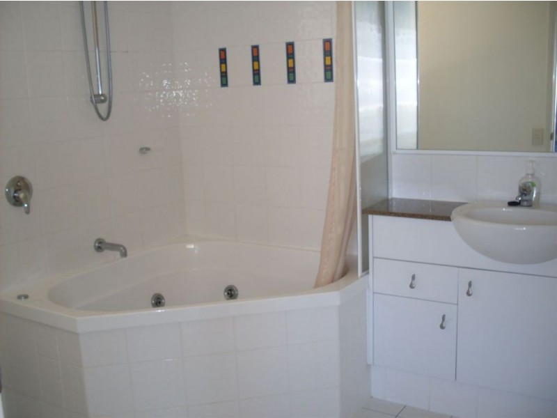 211/102 Alexandra Pde, Alexandra Headland QLD 4572