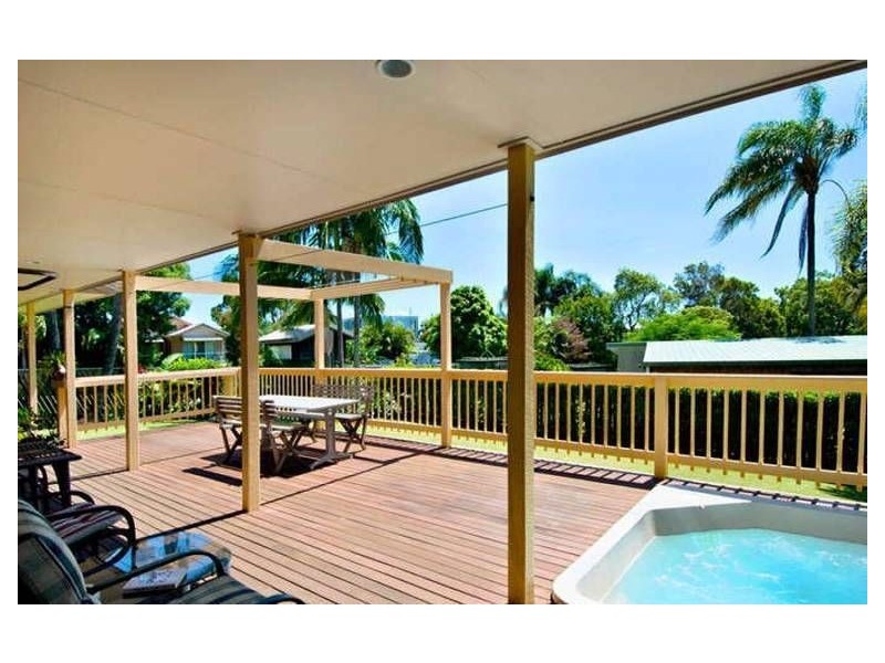 106 Buderim Avenue, Alexandra Headland QLD 4572