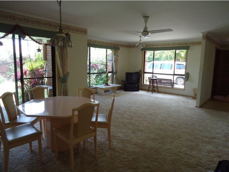 52 Ocean View Dr, Mooloolaba QLD 4557