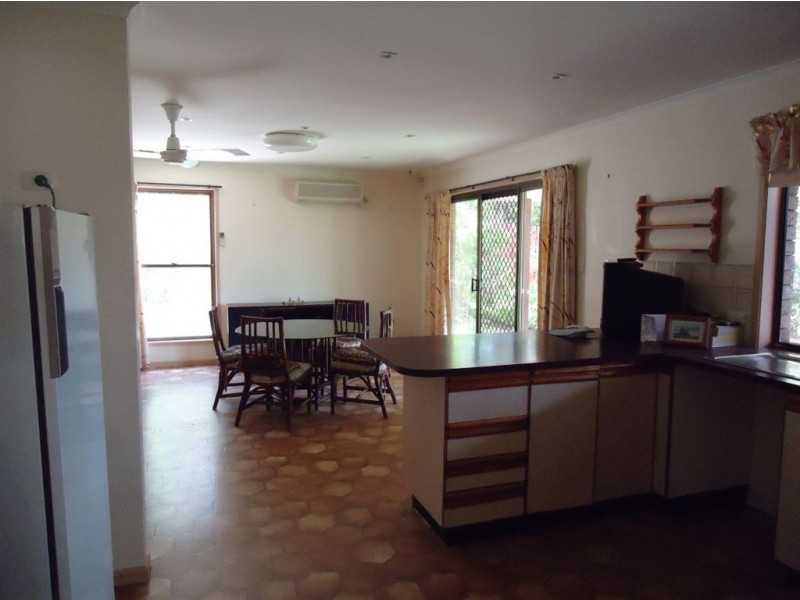 52 Ocean View Dr, Mooloolaba QLD 4557