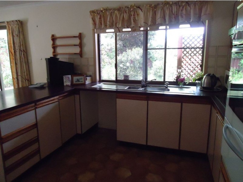 52 Ocean View Dr, Mooloolaba QLD 4557