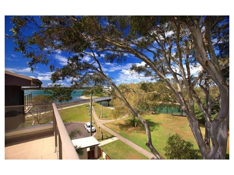 2/3 Bradman Avenue, Maroochydore QLD 4558