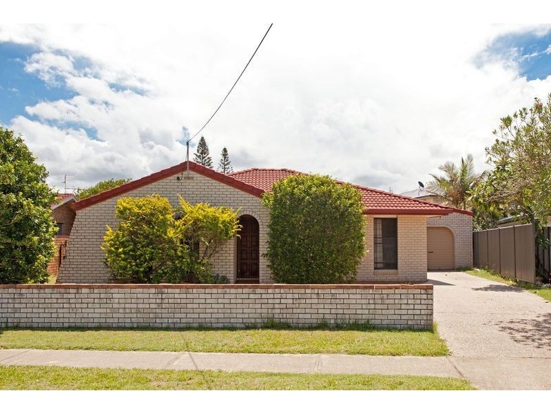 32 Lowanna Drive, Buddina QLD 4575