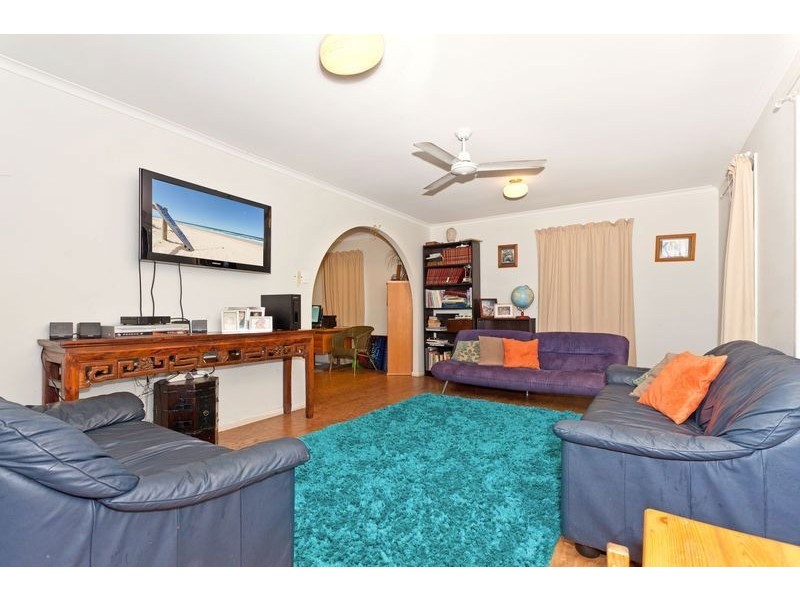 32 Lowanna Drive, Buddina QLD 4575