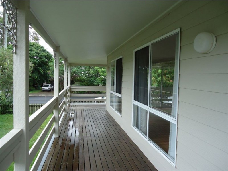2 Kallay St, Pacific Paradise QLD 4564