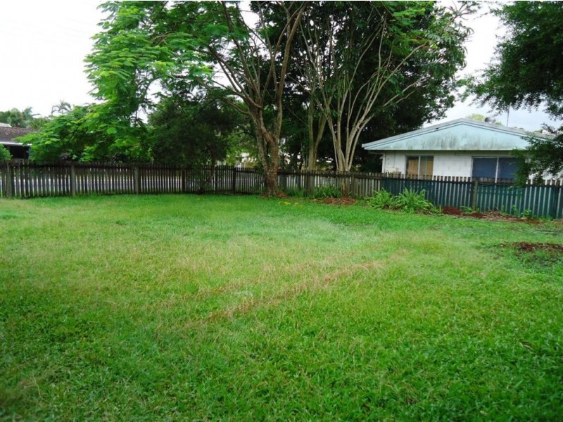 2 Kallay St, Pacific Paradise QLD 4564
