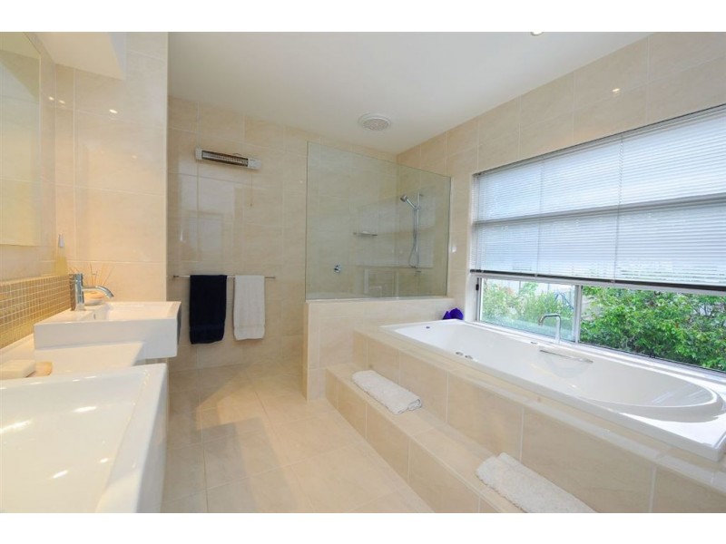 28 Admiralty Dr, Alexandra Headland QLD 4572