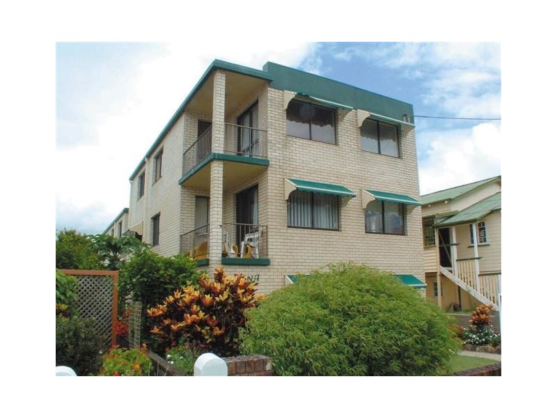 2/4 Latona Avenue, Caloundra QLD 4551