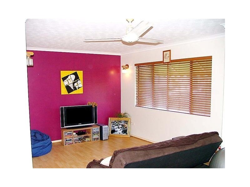 2/4 Latona Avenue, Caloundra QLD 4551