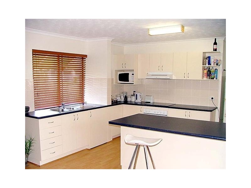 2/4 Latona Avenue, Caloundra QLD 4551