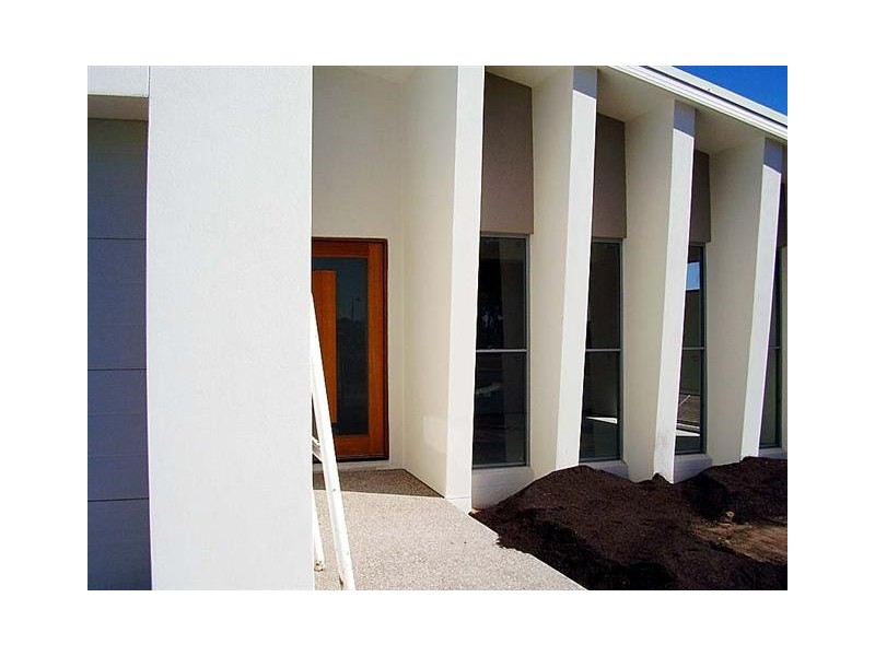 2 Tamarind St, Meridan Plains QLD 4551