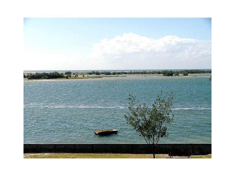 11/8 Golden Beach Esp, Caloundra QLD 4551