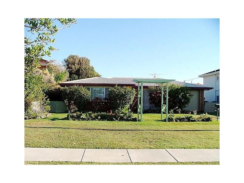 18 Coonowrin Street, Battery Hill QLD 4551