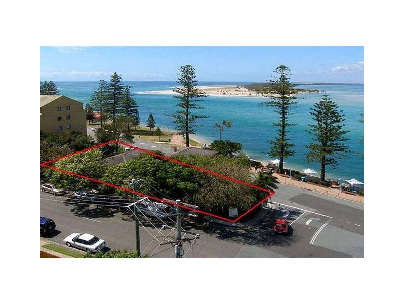 33 Bulcock Beach Esplanade, Caloundra QLD 4551