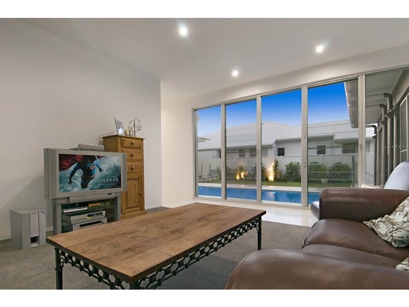 37 Westholme Cct, Pelican Waters QLD 4551