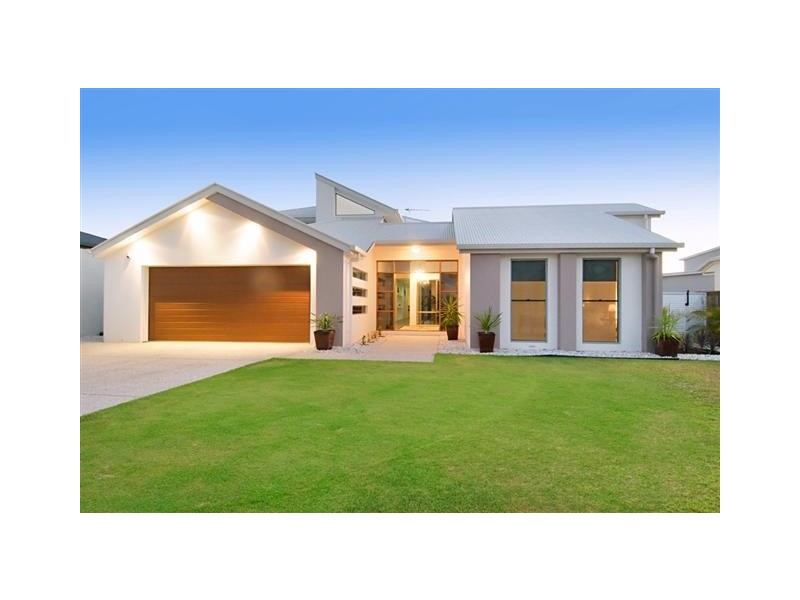 15 Landsdowne Street, Pelican Waters QLD 4551