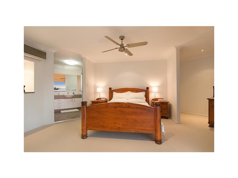 15 Landsdowne Street, Pelican Waters QLD 4551