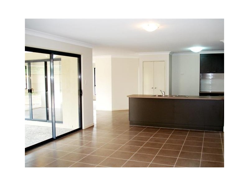 4 Woodgrove Boulevard, Beerwah QLD 4519