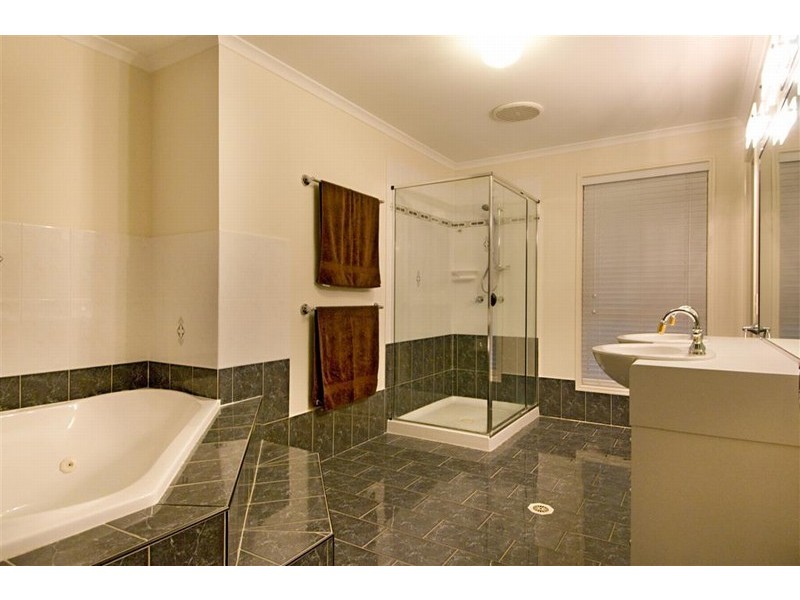 2 Archer Court, Pelican Waters QLD 4551