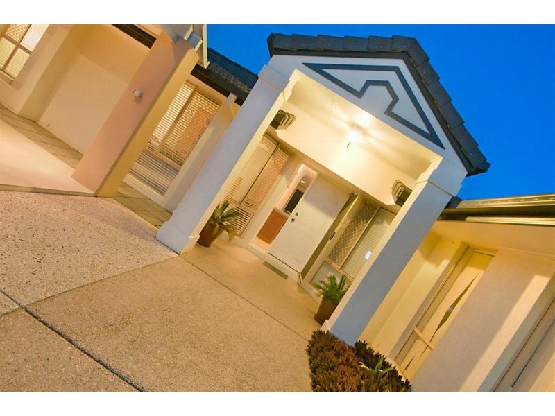 2 Archer Court, Pelican Waters QLD 4551