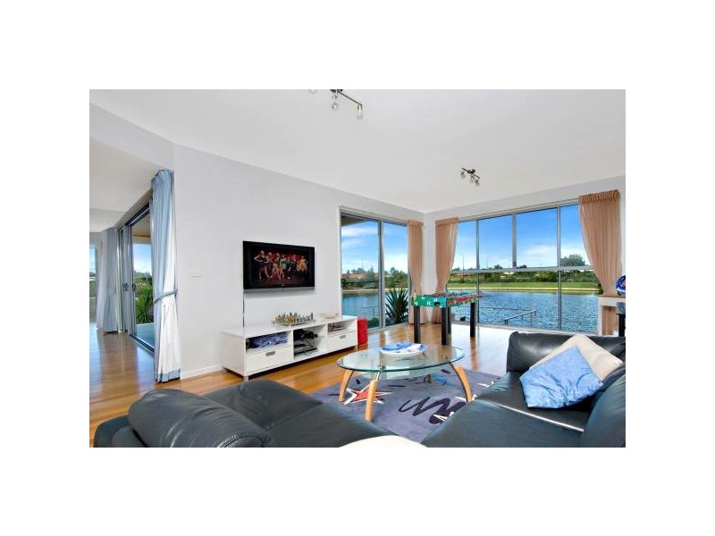 21 Bellanboe Circuit, Pelican Waters QLD 4551