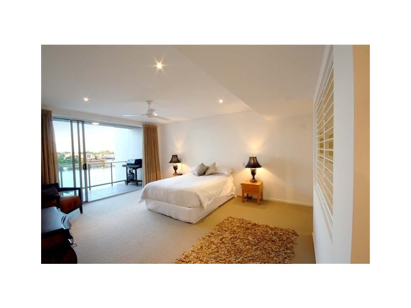 14/7 Grand Parade, Kawana Island QLD 4575